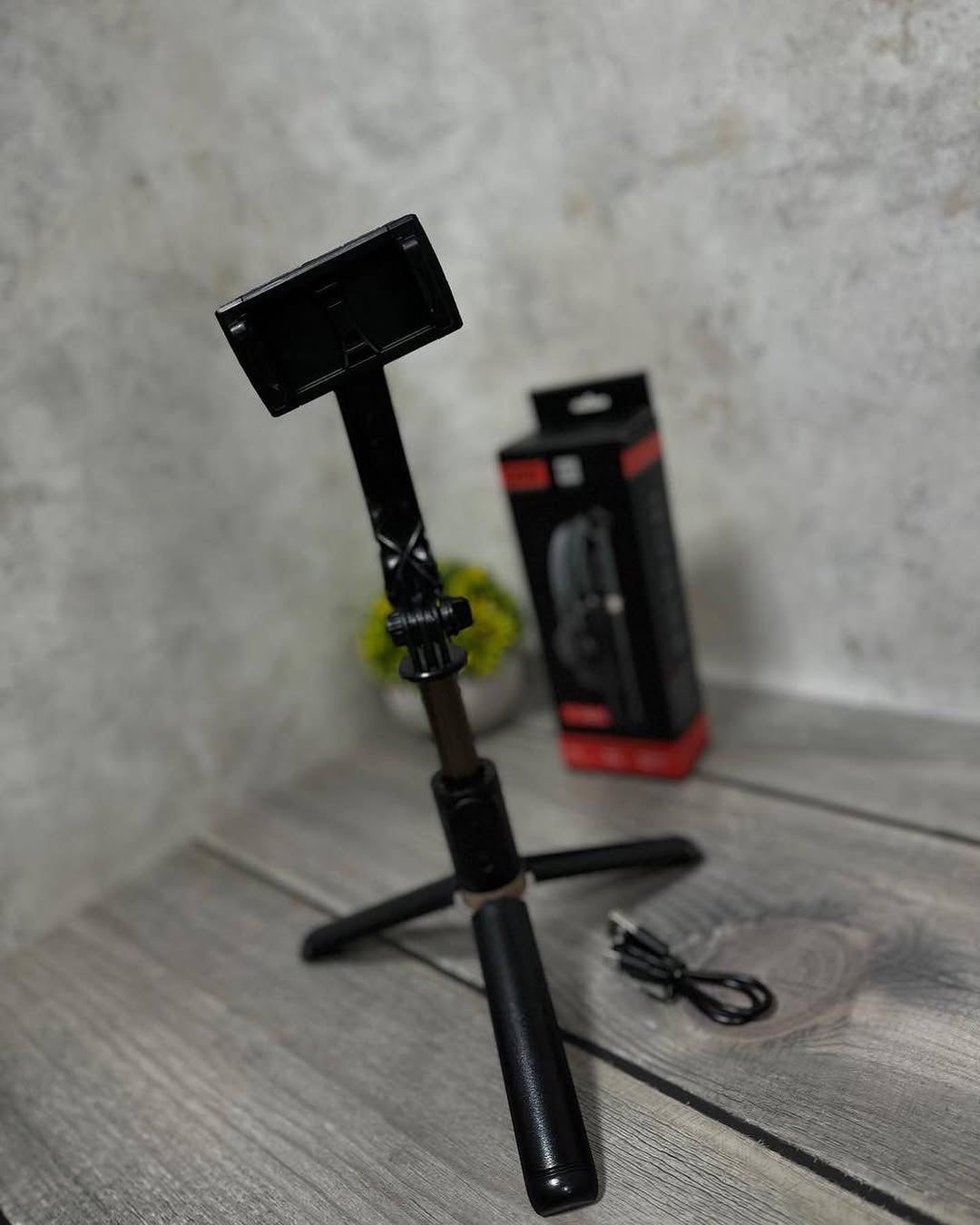 3-in-1 Smartphone Gimbal Stabilizer With Tripod Stand